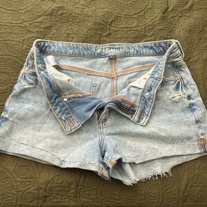 American Eagle mom short